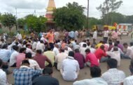 *मराठा आरक्षण: मानवतच्या महाराणा प्रताप चौकात सकल मराठा समाजाचा रास्ता रोको, काही तास वाहतूक सेवा ठप्प*