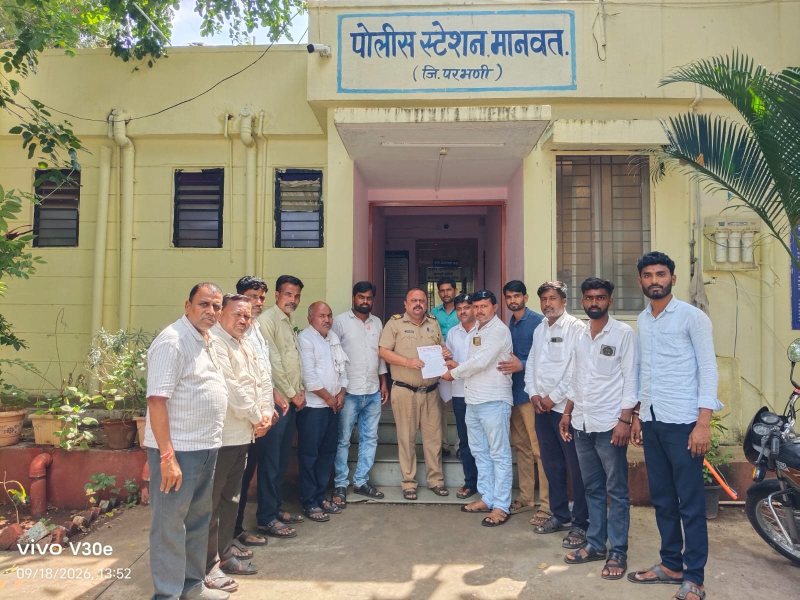 *मानवत तालुक्यात तात्काळ दुष्काळ जाहीर करा; स्वाभिमानी शेतकरी संघटनेची मागणी*> अन्यथा 21 सप्टेंबर रोजी तीव्र रास्ता रोको आंदोलन छेडण्याचा इशारा
