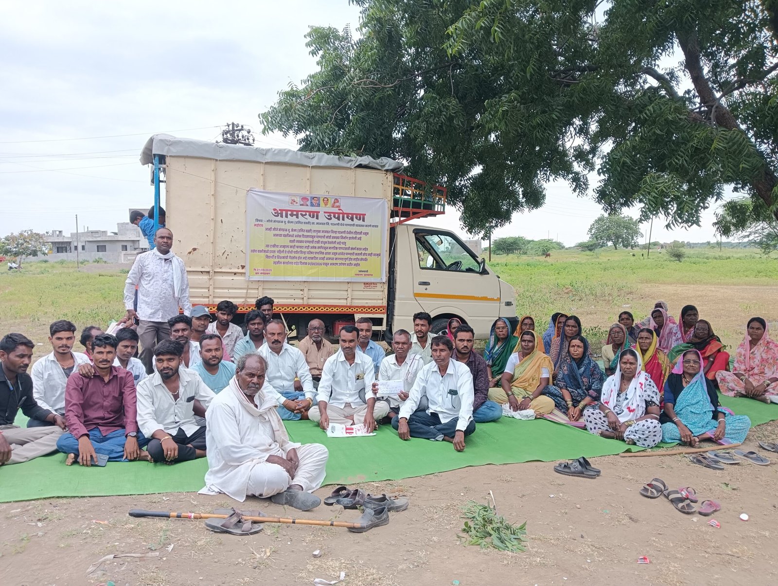 पाण्याच्या प्रश्नासाठी मंगरुळ बु. येथे नागरिकांचे आमरण उपोषण